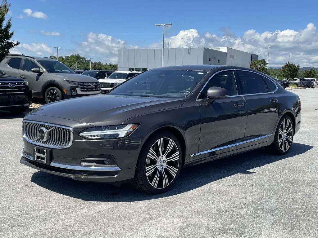 Certified Used 2023 Platinum Grey Volvo Ultimate image 25