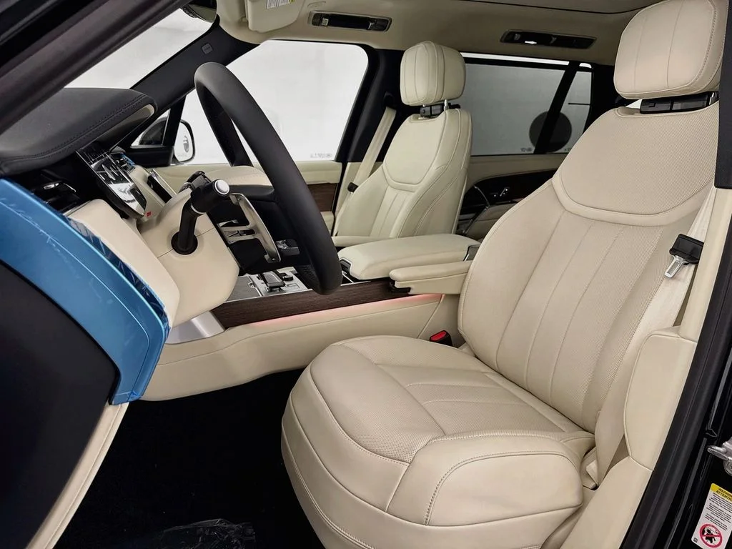 New 2027 Santorini Black Land Rover SE image 21