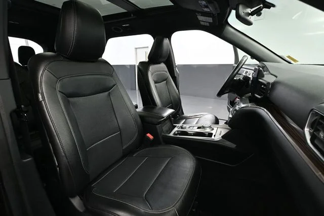 Used 2020 Black Ford Limited image 46