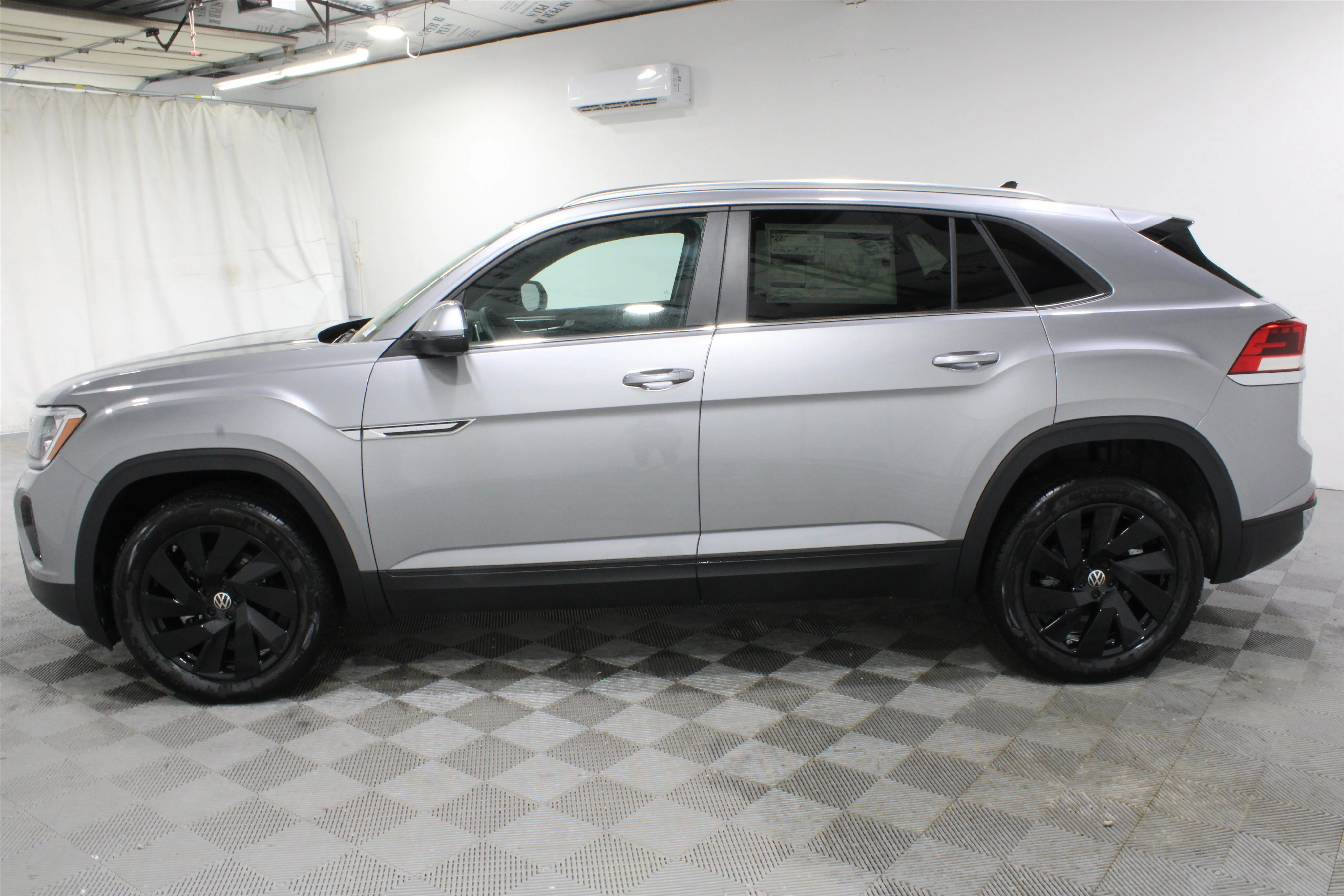 New 2026 Silver Mist Metallic Volkswagen 2.0T SE w/Technology image 29