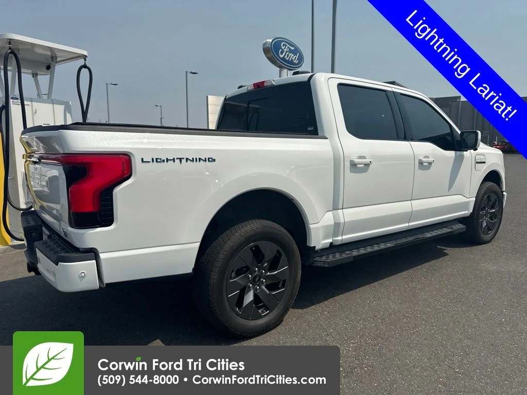 Certified Used 2022 White Metallic Ford Lariat image 3