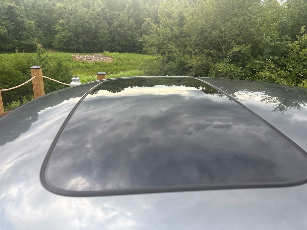 Used 2011 Polished Metal Metallic Honda EX-L image 10