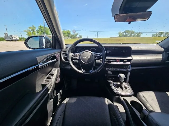 Used 2025 Black Kia EX image 13