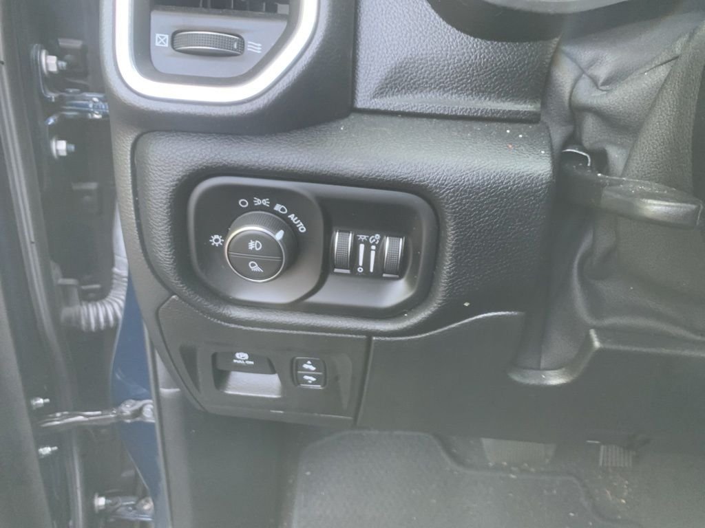 Used 2022 Patriot Blue Pearlcoat Ram Laramie image 17