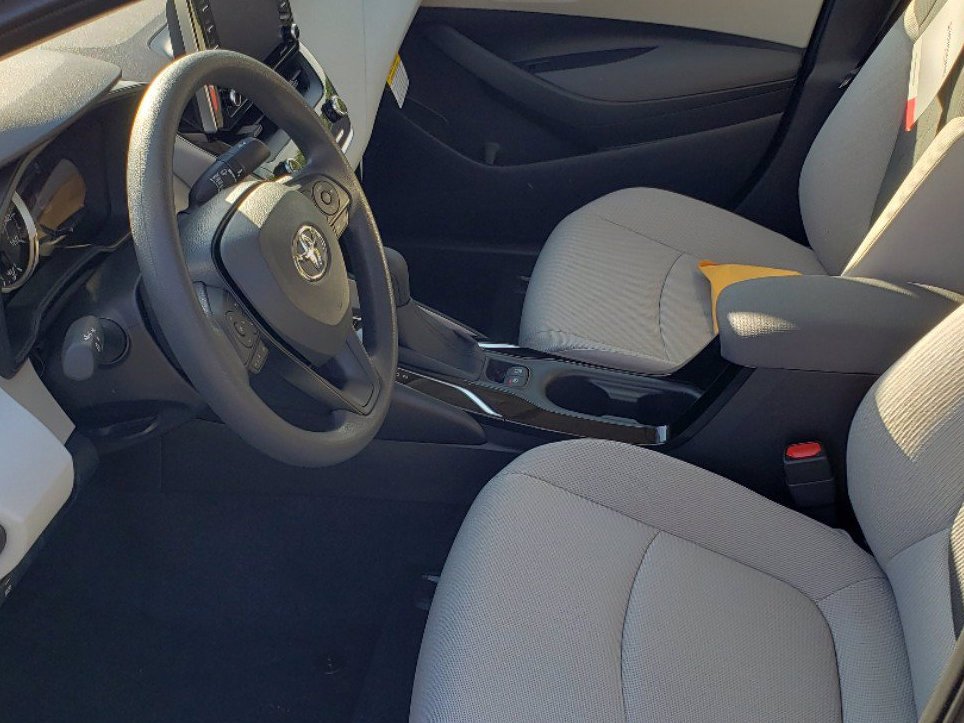 Used 2022 White Toyota LE image 10
