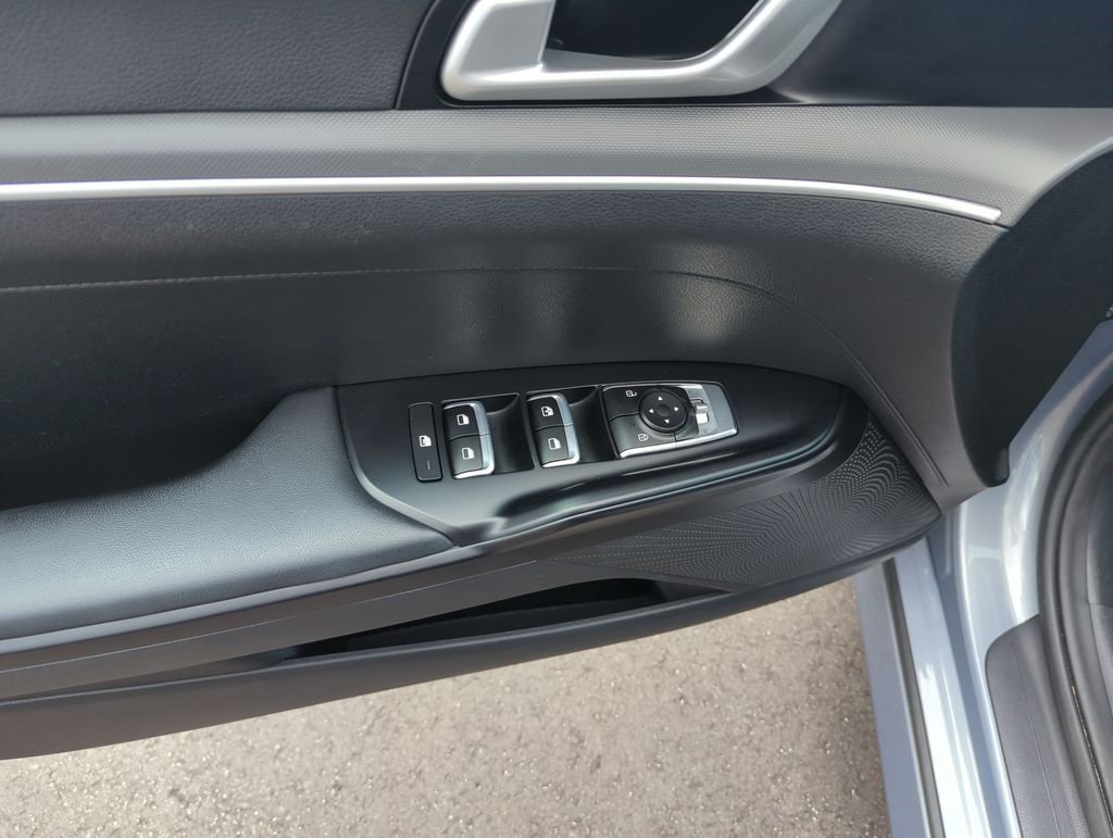 Used 2022 Silver Kia LXS image 19