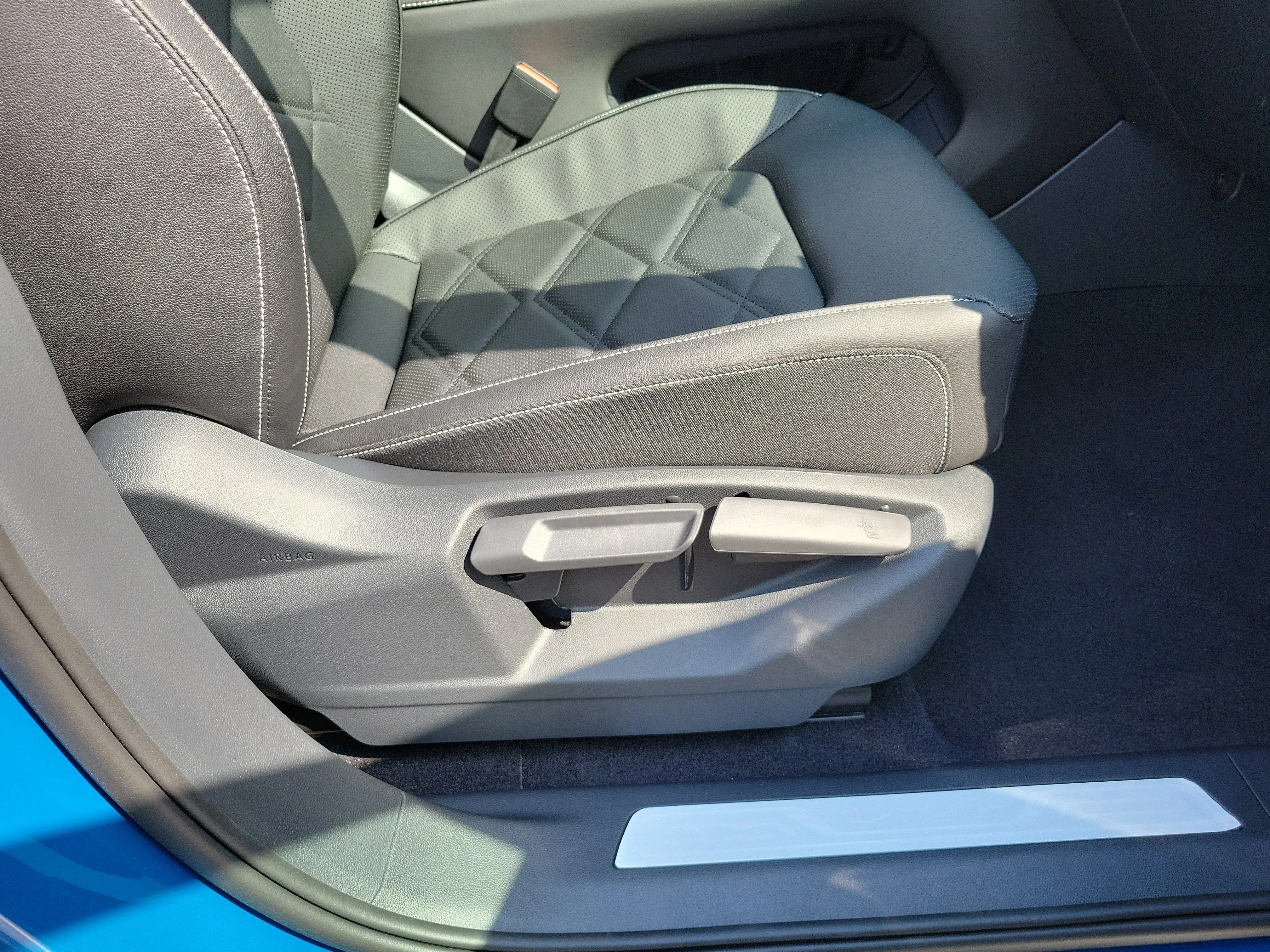 New 2026 Blue Volkswagen 2.0T SE w/Technology image 6