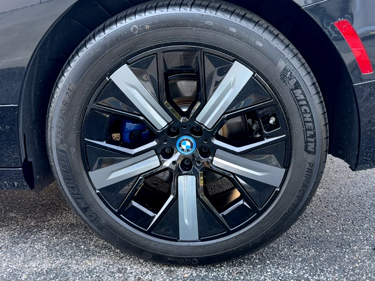 Certified Used 2024 Black Sapphire Metallic BMW xDrive50 image 27