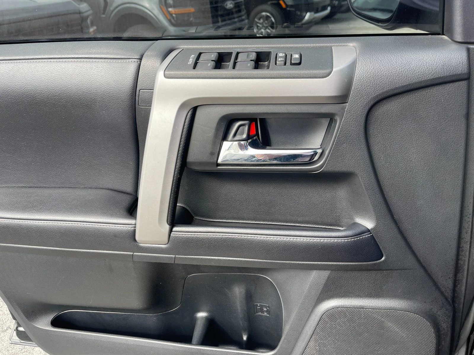 Used 2019 Black Toyota SR5 image 12