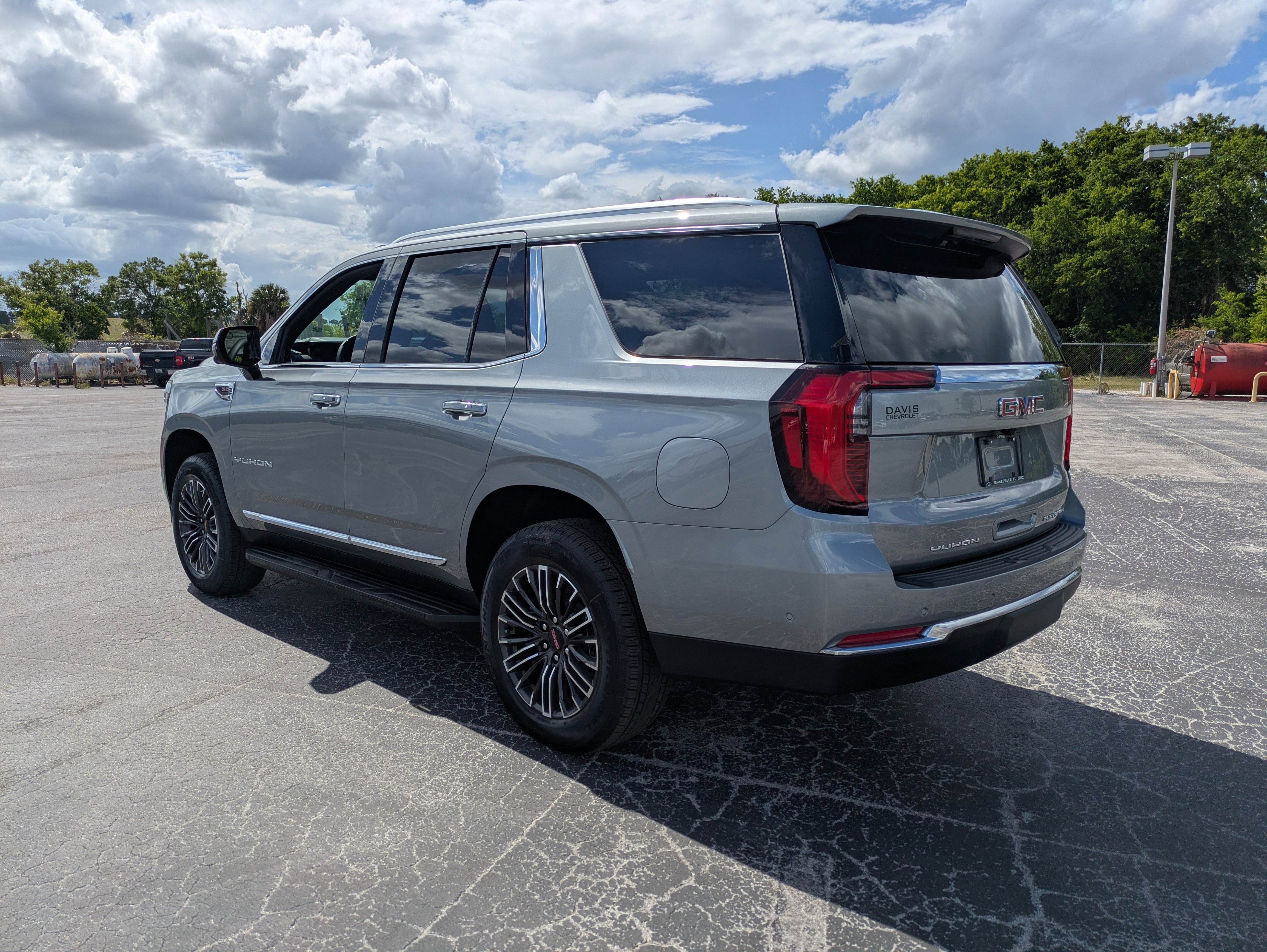 View vehicle photo 5