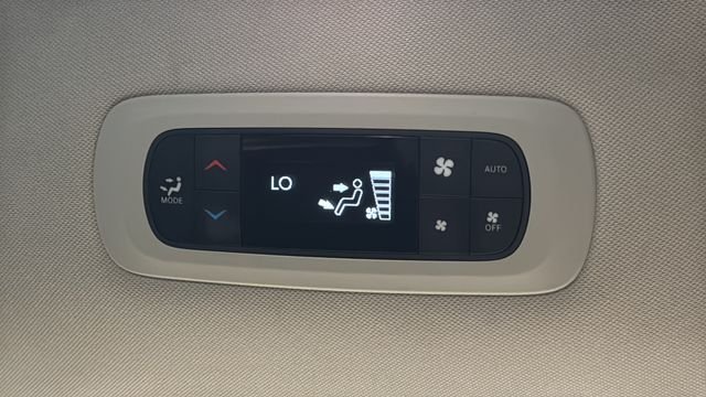 Used 2023 Bright White Clearcoat Chrysler Touring L image 32