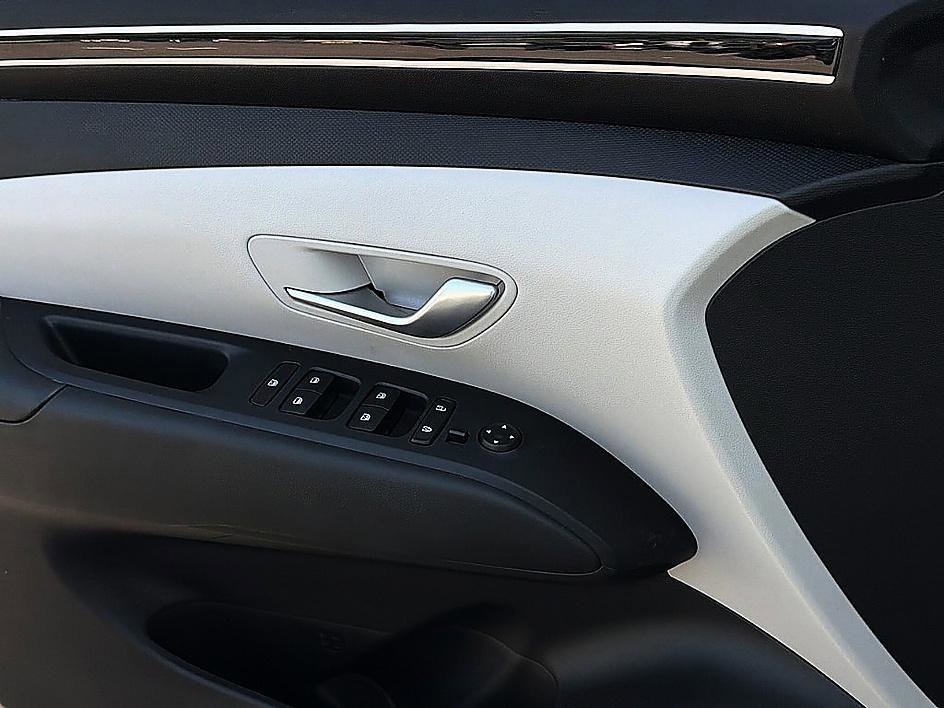 Used 2023 Shimmering Silver Hyundai SEL image 17