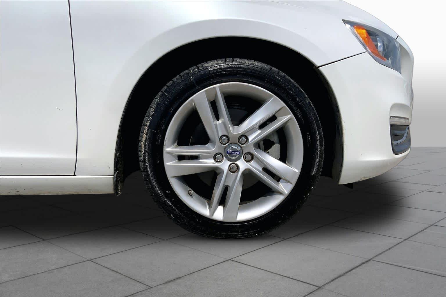 Used 2015 Crystal White Pearl Volvo T5 Drive-E Platinum image 11