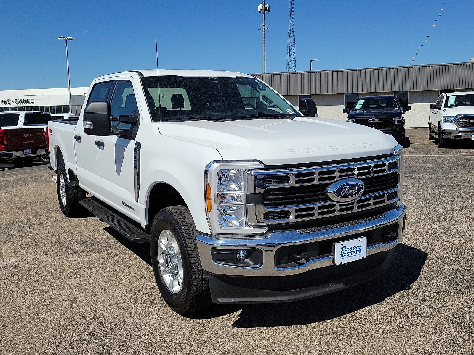 Certified Used 2025 Oxford White Ford XLT image 2
