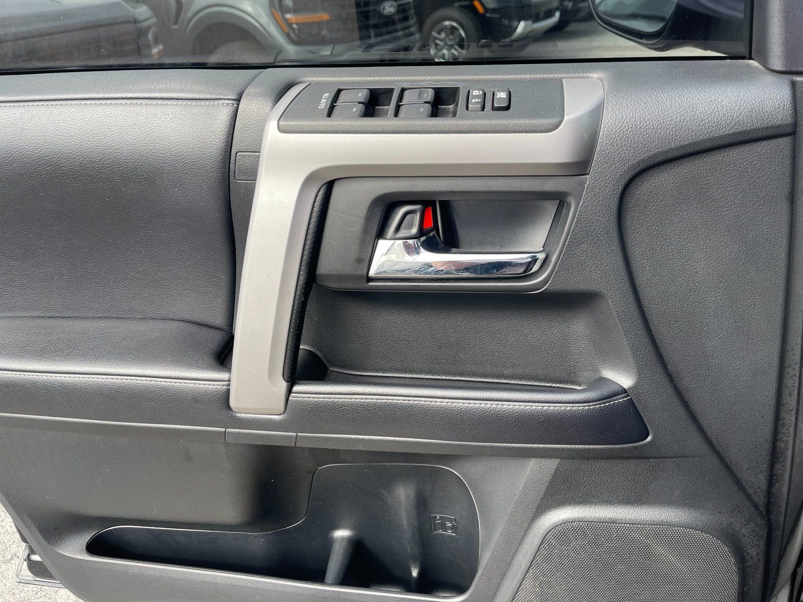 Used 2019 Black Toyota SR5 image 12