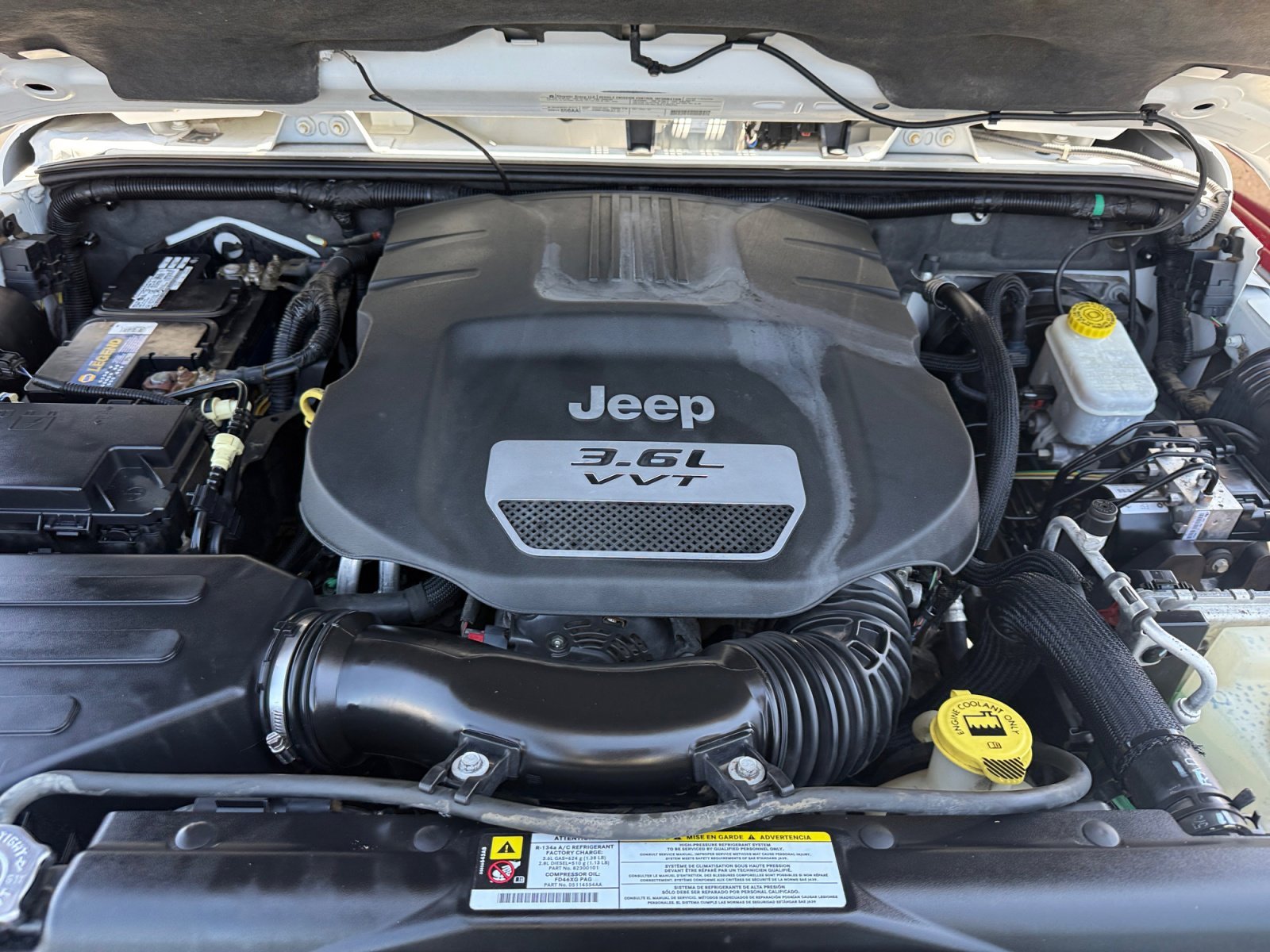 Used 2012 Bright White Clearcoat Jeep Unlimited Rubicon image 20