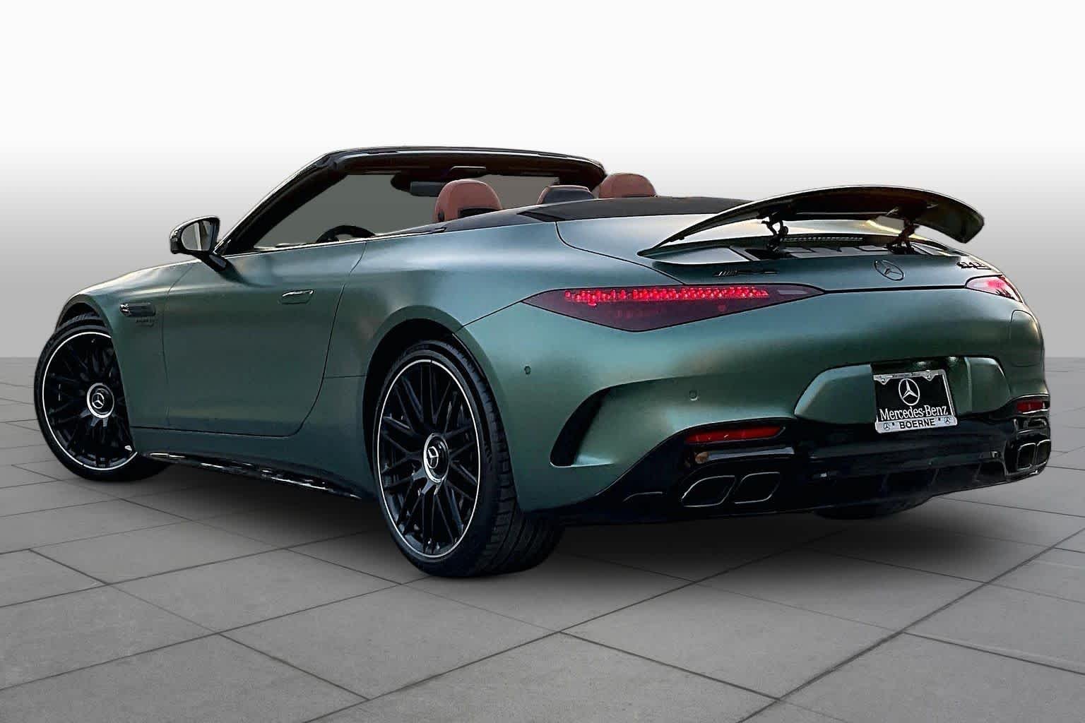 New 2026 MANUFAKTUR exclusive Ireland mid green magno Mercedes-Benz AMG® SL 63 S E Performance Roadster image 3