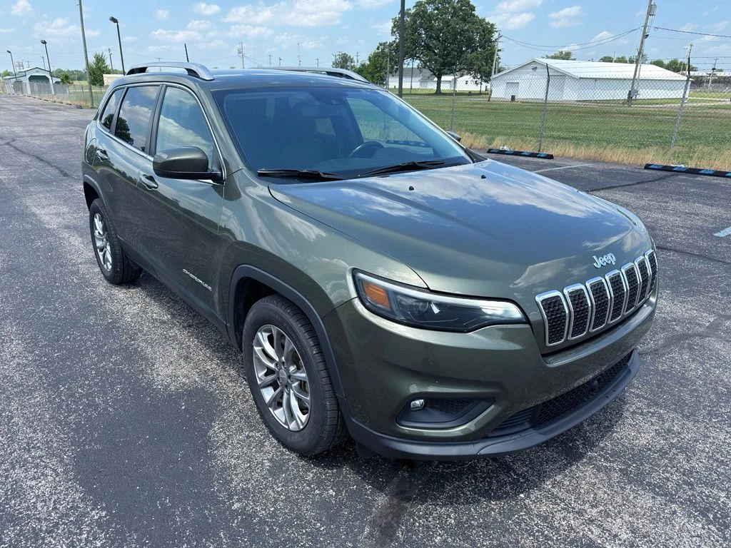 Used 2021 Green Jeep Latitude Lux image 10