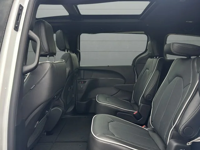 2026 Chrysler Pacifica Limited - Photo 11