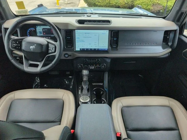 Used 2024 Gray Ford Wildtrak image 15