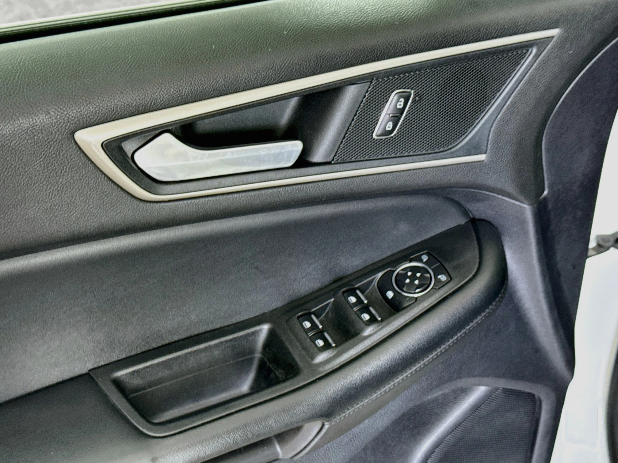Used 2022 Star White Metallic Tri-Coat Ford SEL image 17