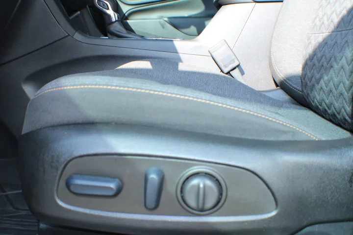 Used 2023 SUMMIT WHITE Chevrolet LT image 12
