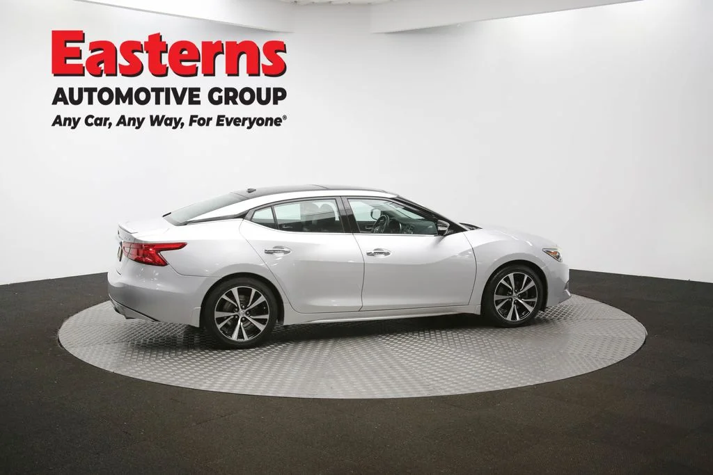 Used 2018 Silver Nissan Platinum image 47