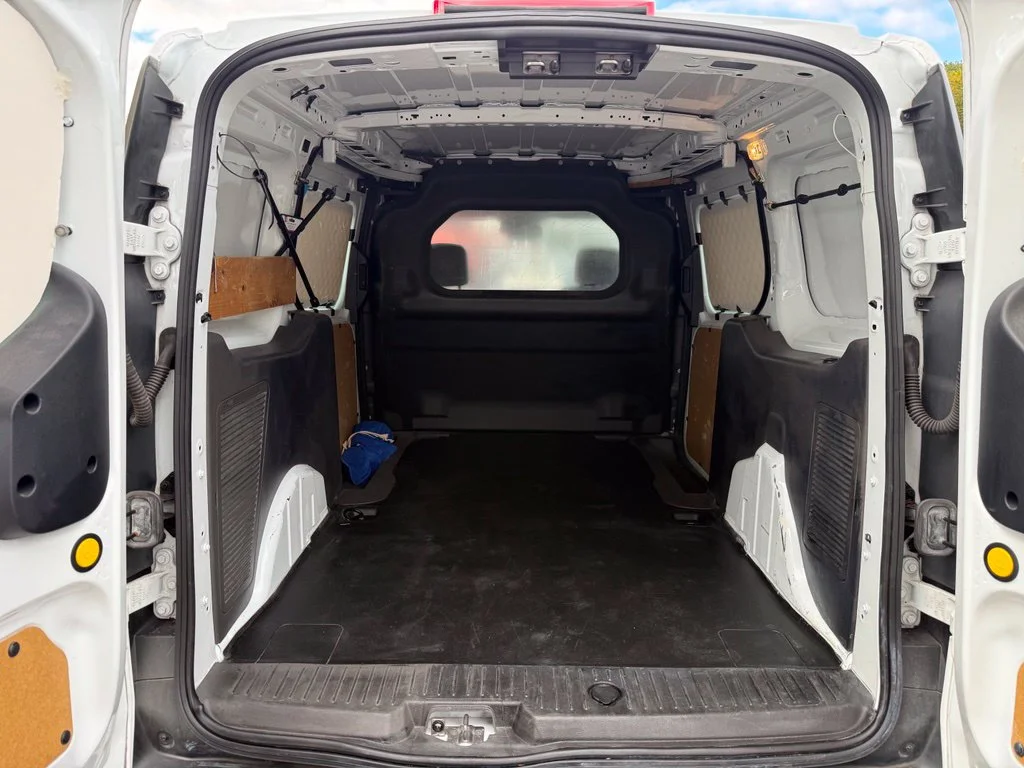 Used 2022 Frozen White Ford XL image 23