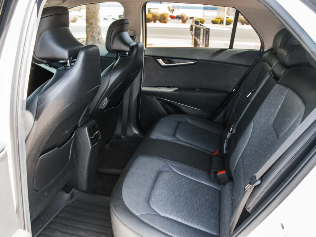 Used 2023 Snow White Pearl Kia Wave image 26