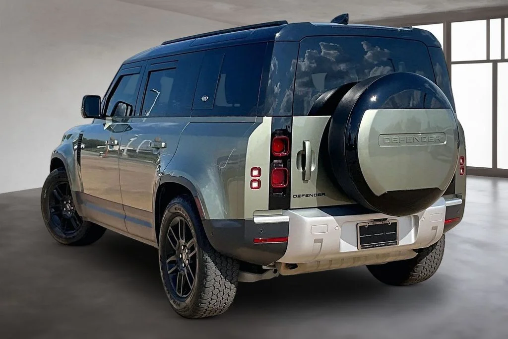 Used 2024 Green Land Rover S image 11