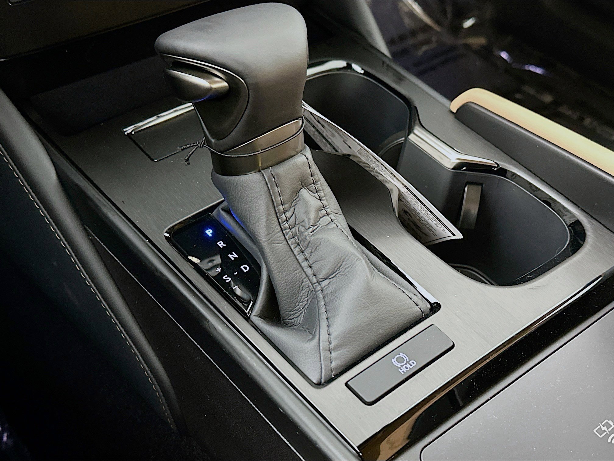 2025 Lexus ES 350 - Photo 17