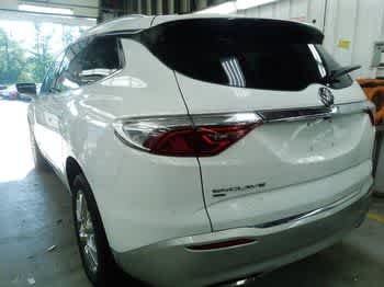 Used 2023 Summit White Buick Essence image 4