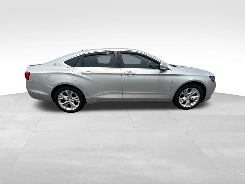 Used 2015 Silver Chevrolet LT image 9