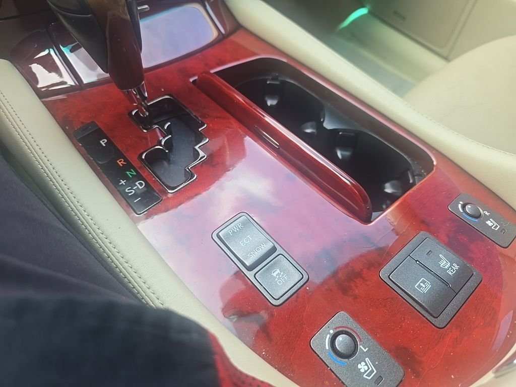 Used 2012 Red Lexus 460 image 17