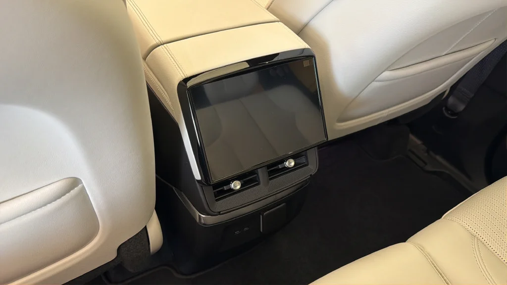 2027 Cadillac VISTIQ Sport - Photo 21