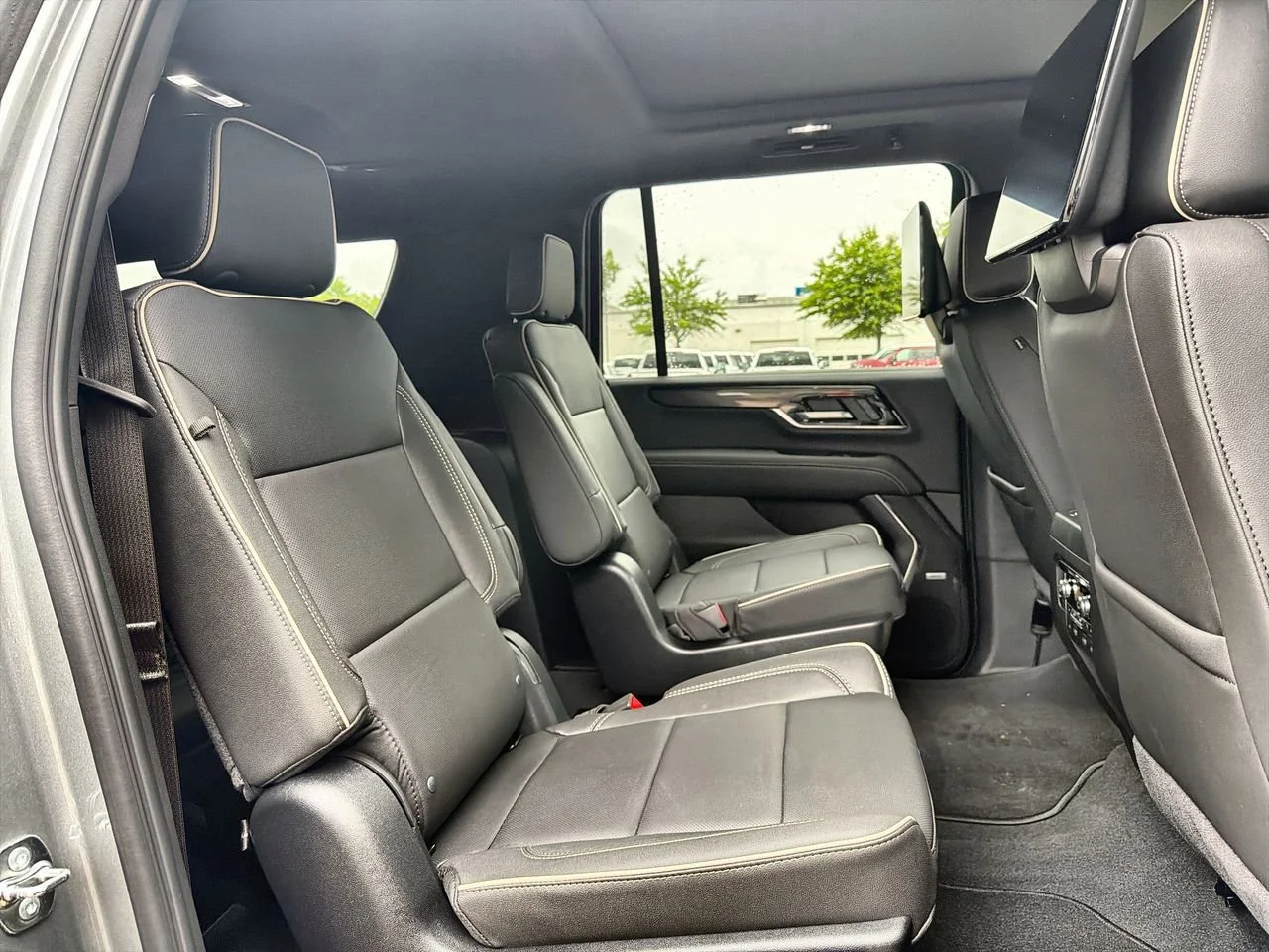 New 2026 Sterling Metallic GMC Elevation image 22