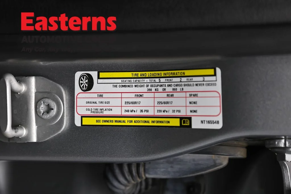 Used 2022 Silver Jeep Latitude image 33