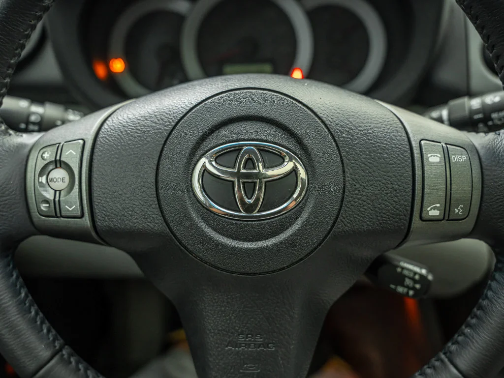 Used 2011 Pacific Blue Metallic Toyota Limited image 29