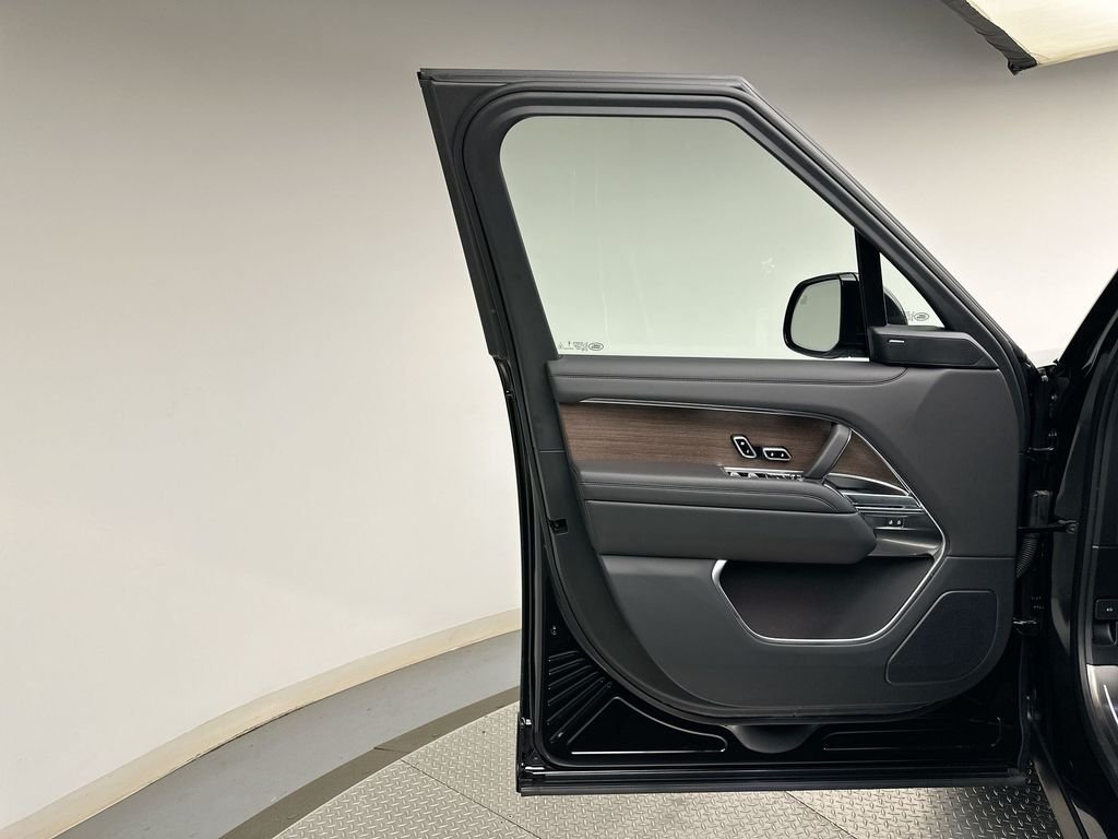 2026 Land Rover Range Rover SE - Photo 9