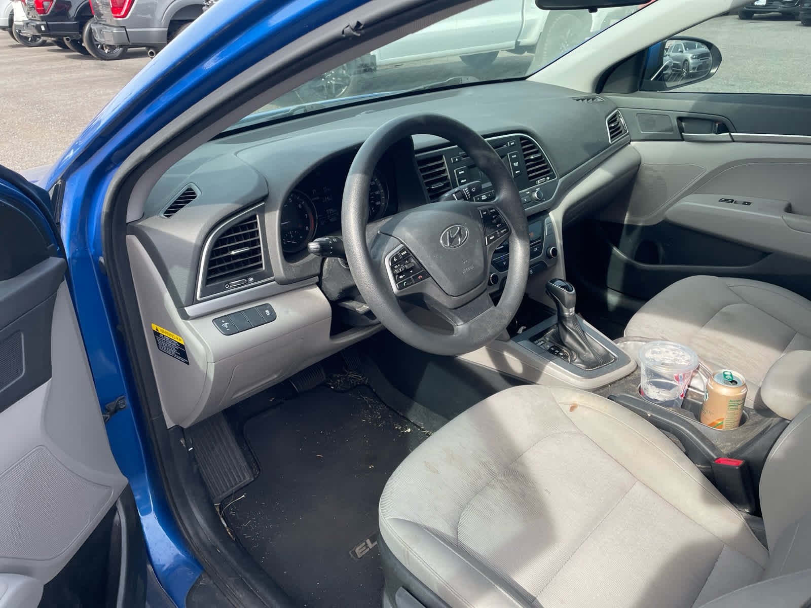 Used 2018 Electric Blue Metallic Hyundai SE image 5
