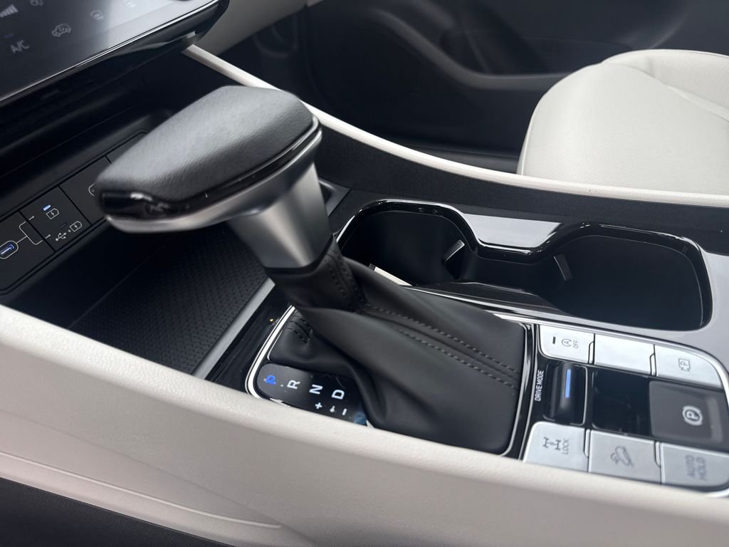 New 2026 White Hyundai SEL Plus image 24