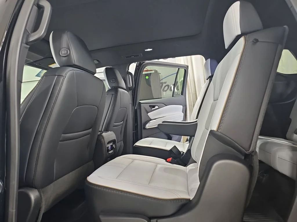 Used 2025 Mosaic Black Metallic Chevrolet High Country image 21