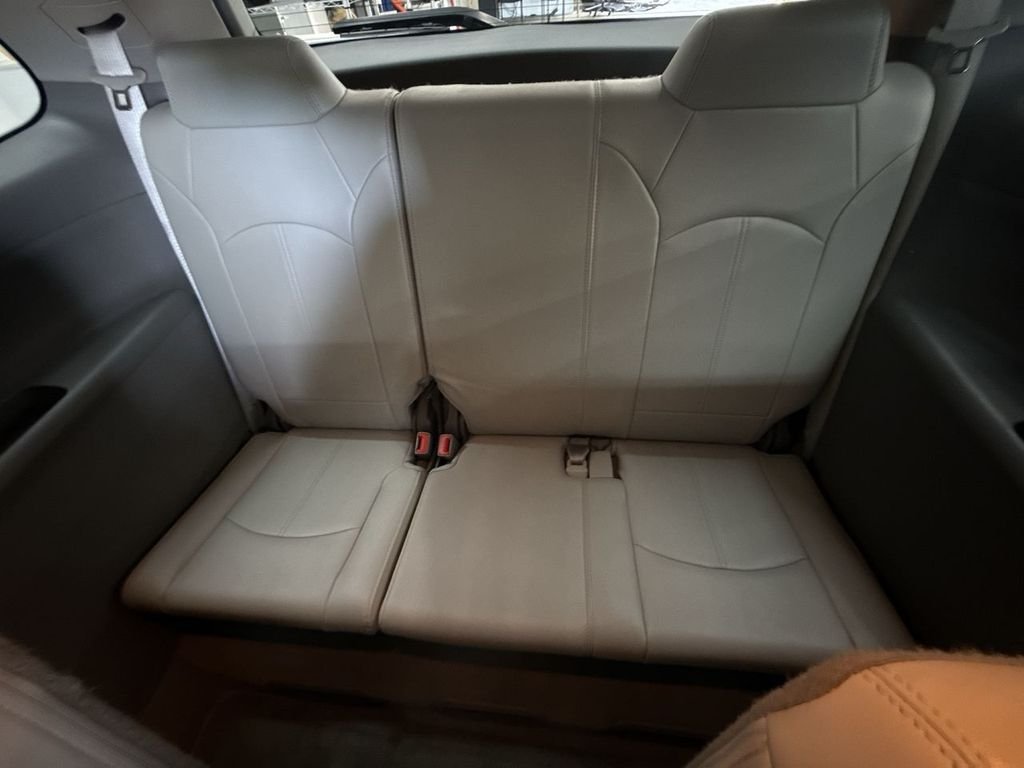 Used 2017 Quicksilver Metallic GMC Limited image 20