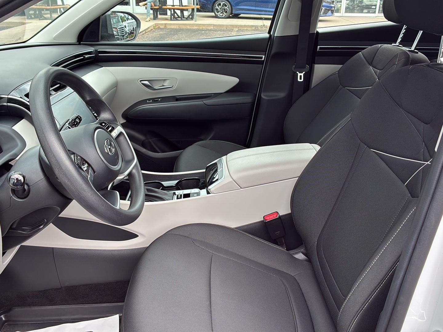 Used 2024 White Pearl Hyundai SE image 13