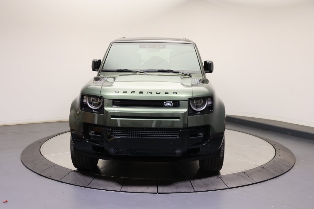 New 2026 Woolstone Green Land Rover X-Dynamic SE image 8