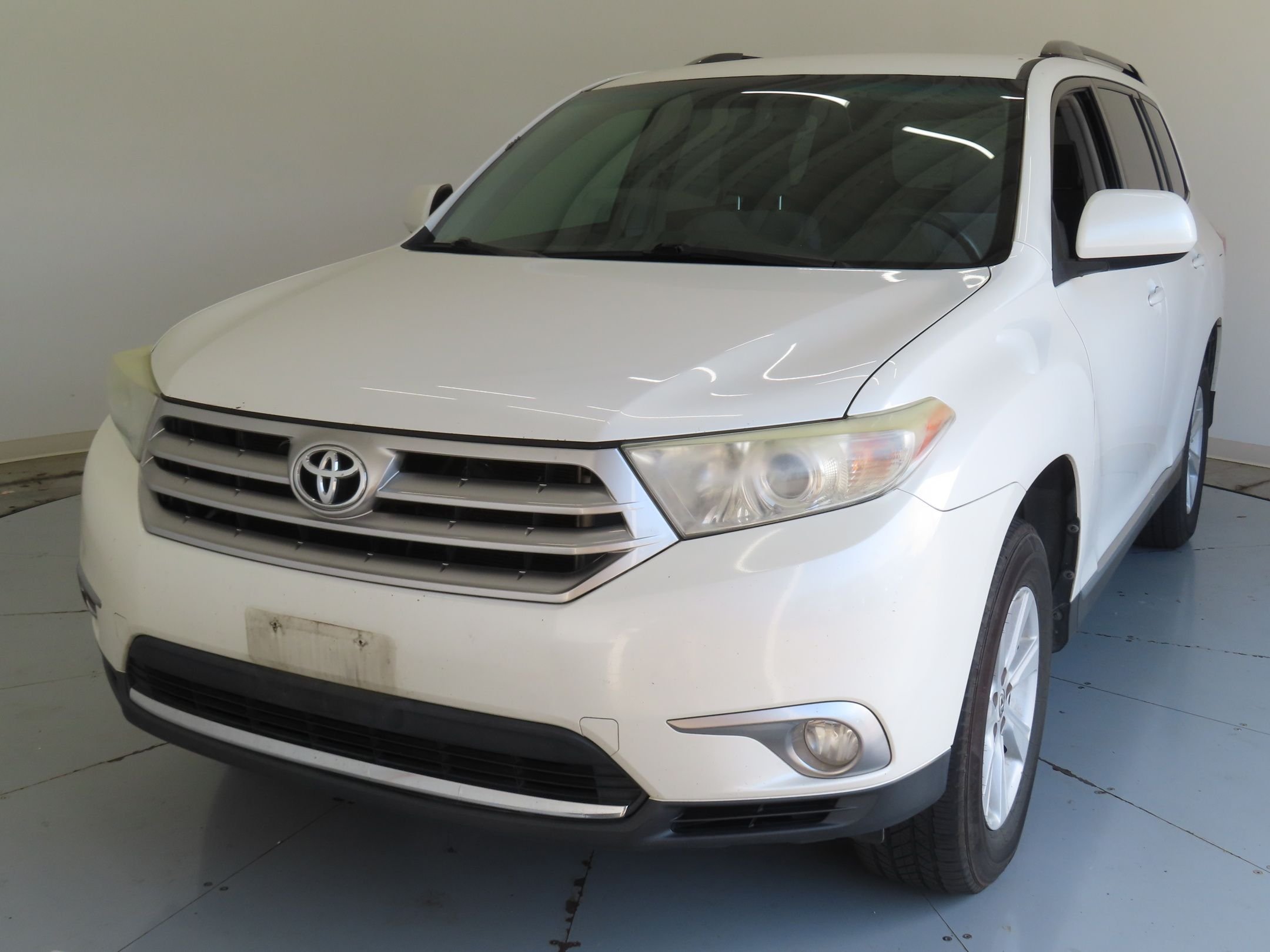 Used 2012 White Toyota Base image 8