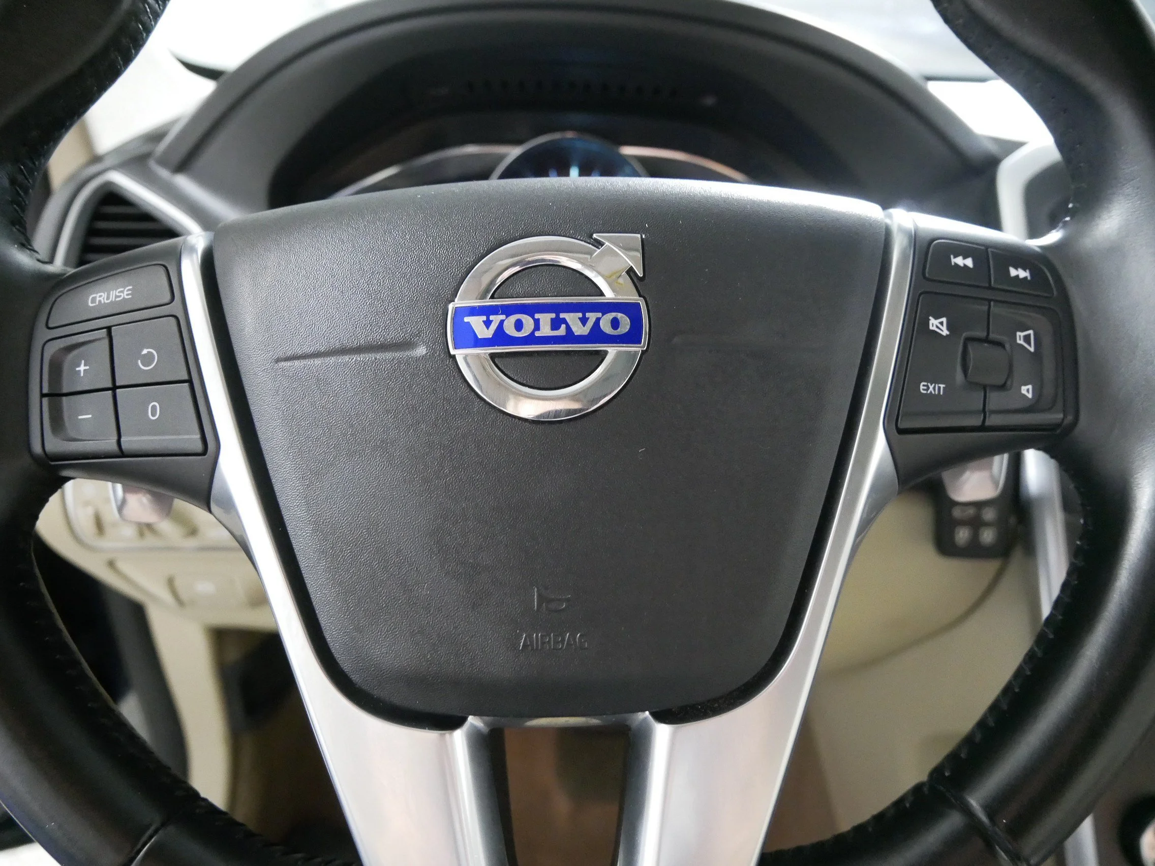 Used 2015 Caspian Blue Metallic Volvo T6 image 25