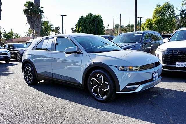 Used 2024 Gray Hyundai SEL image 5
