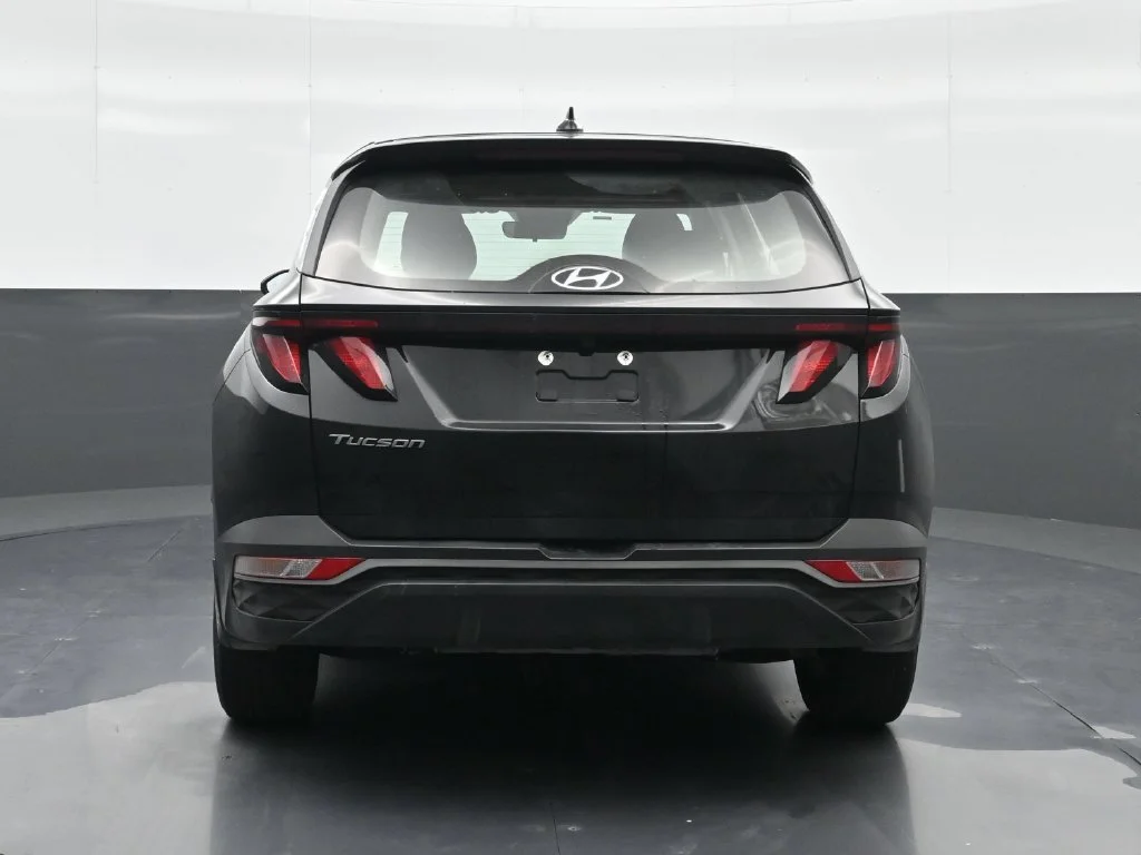 Used 2024 Black Hyundai SE image 7