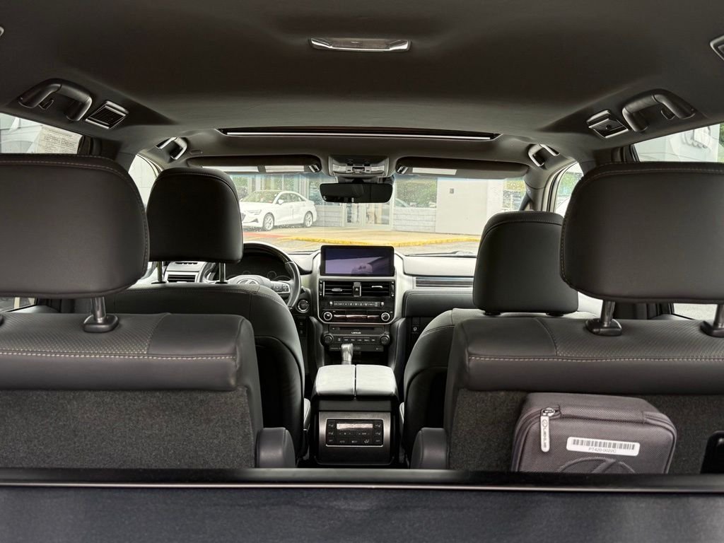 Used 2022 White Lexus 460 image 19